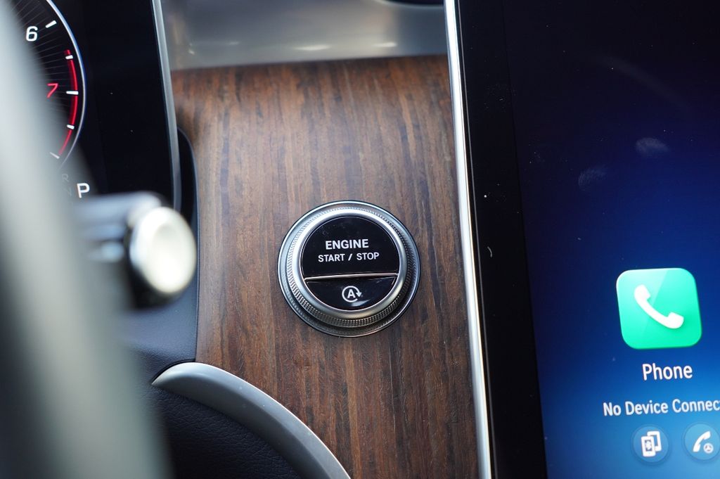 2025 Mercedes Benz GLC 300 photo 26