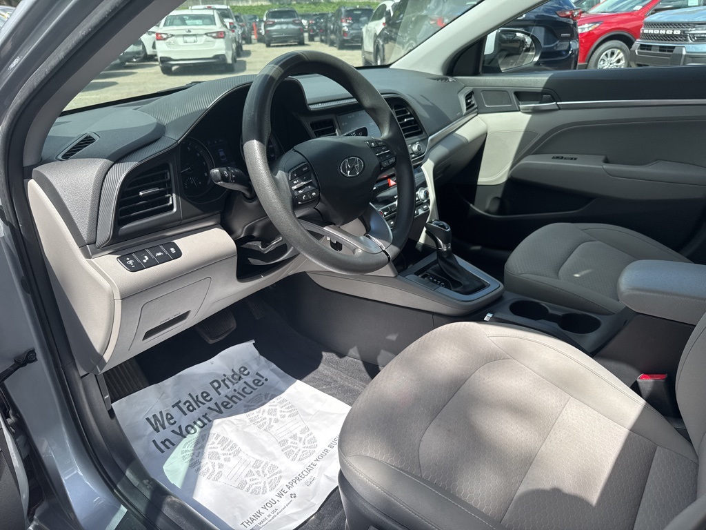2020 Hyundai Elantra SEL photo 18