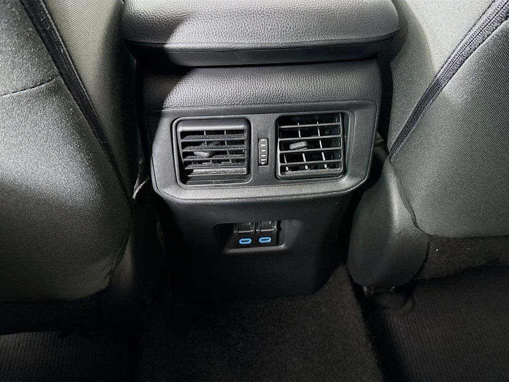 2022 Toyota RAV4 XLE photo 25
