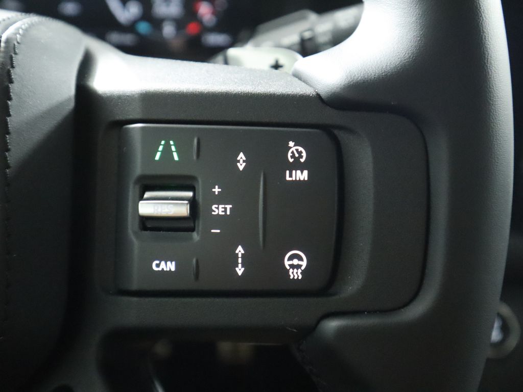 2025 Land Rover Defender 130 V8 photo 11