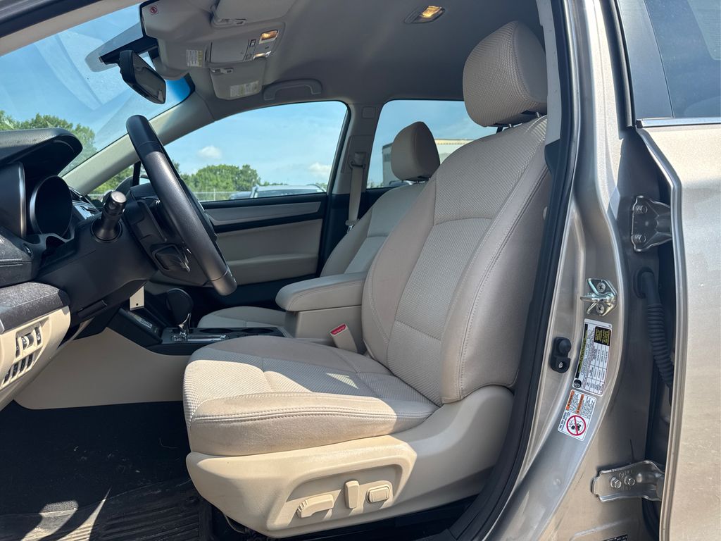 2019 Subaru Outback Premium photo 24