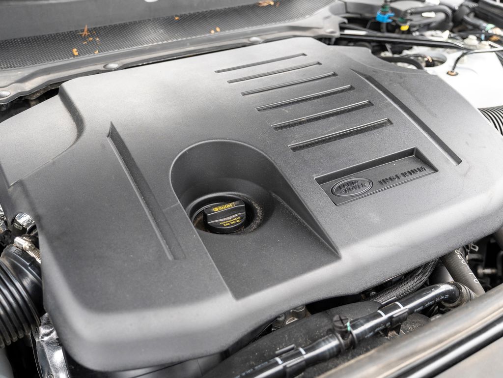 2023 Land Rover Discovery HSE R-Dynamic photo 32