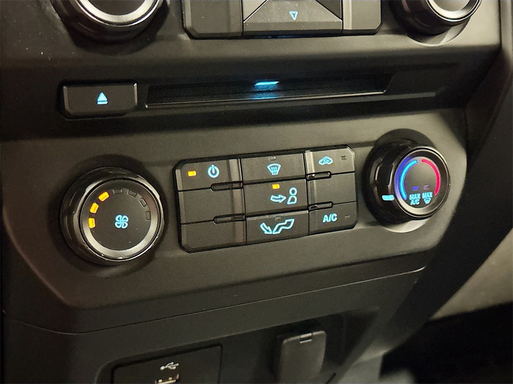 2016 Ford F-150 XL photo 17