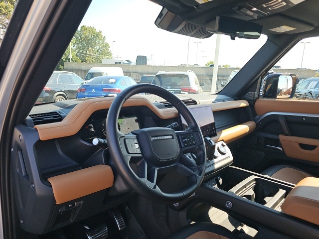 2024 Land Rover Defender 110 photo 22