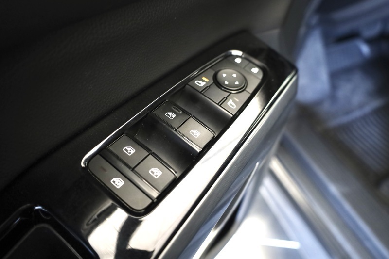 2024 Nissan Pathfinder SL photo 9