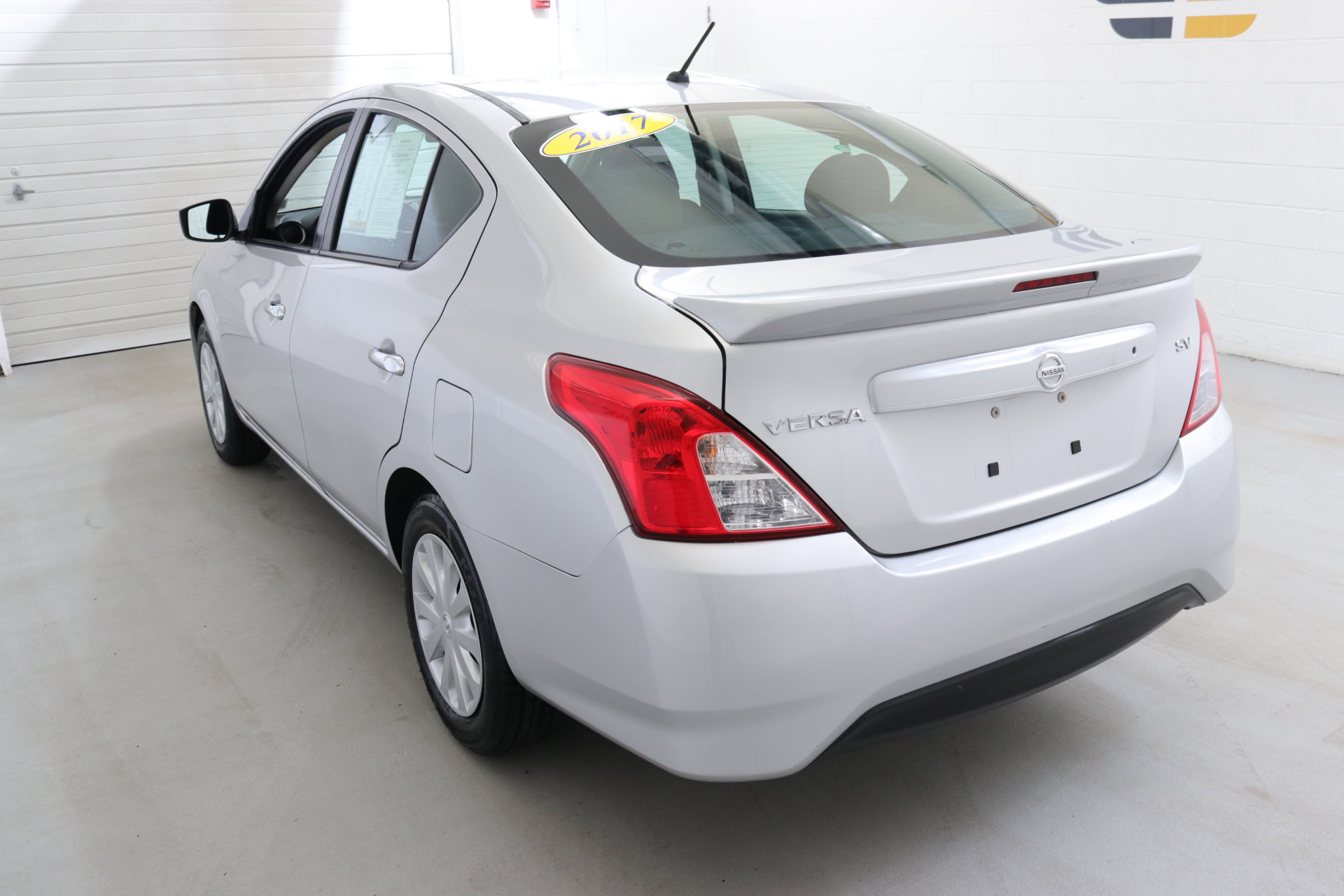 2017 Nissan Versa Sedan SV photo 6