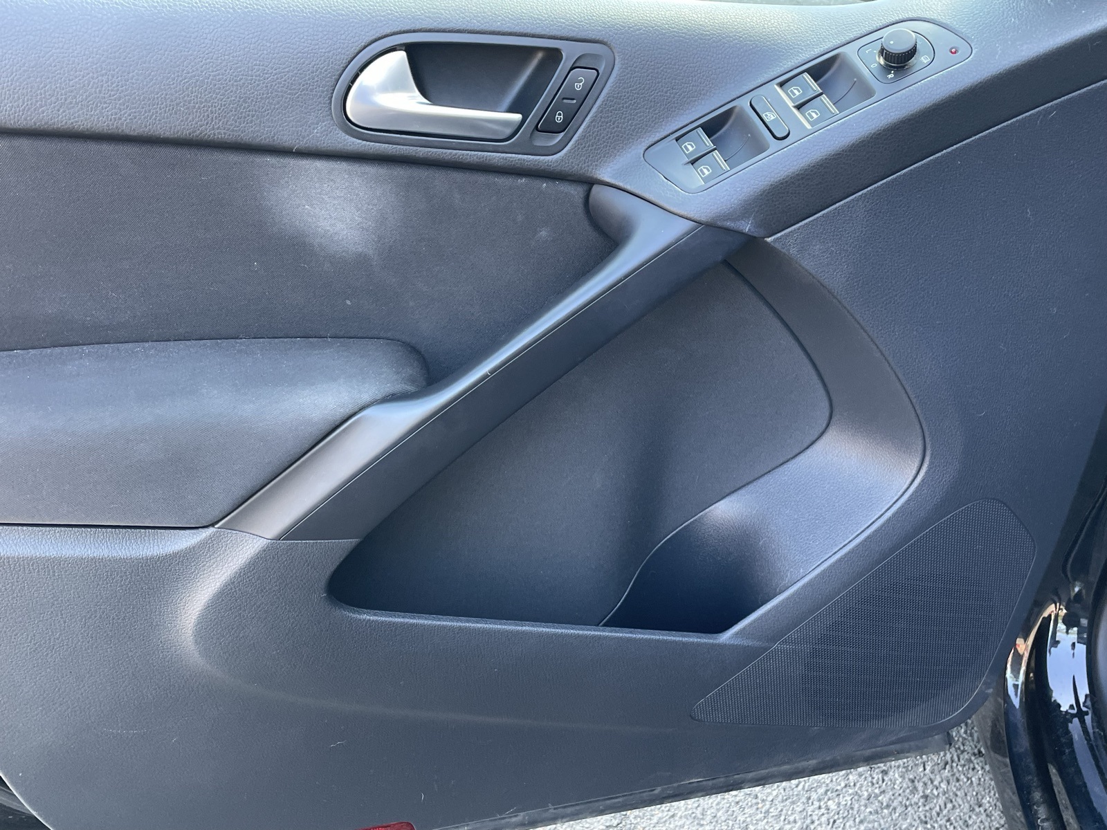 2012 Volkswagen Tiguan S photo 22
