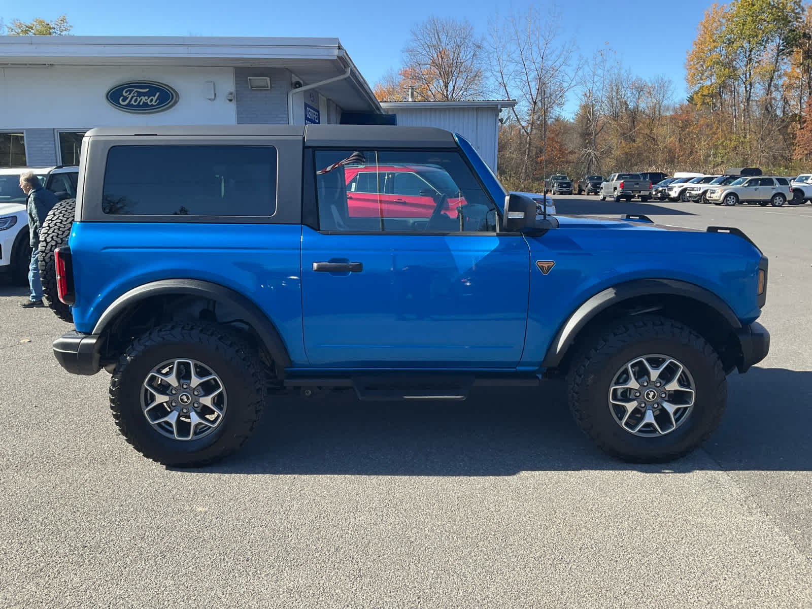 2023 Ford Bronco Badlands photo 2