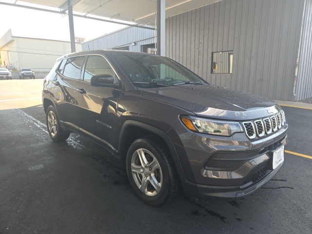 2024 Jeep Compass Sport photo 3