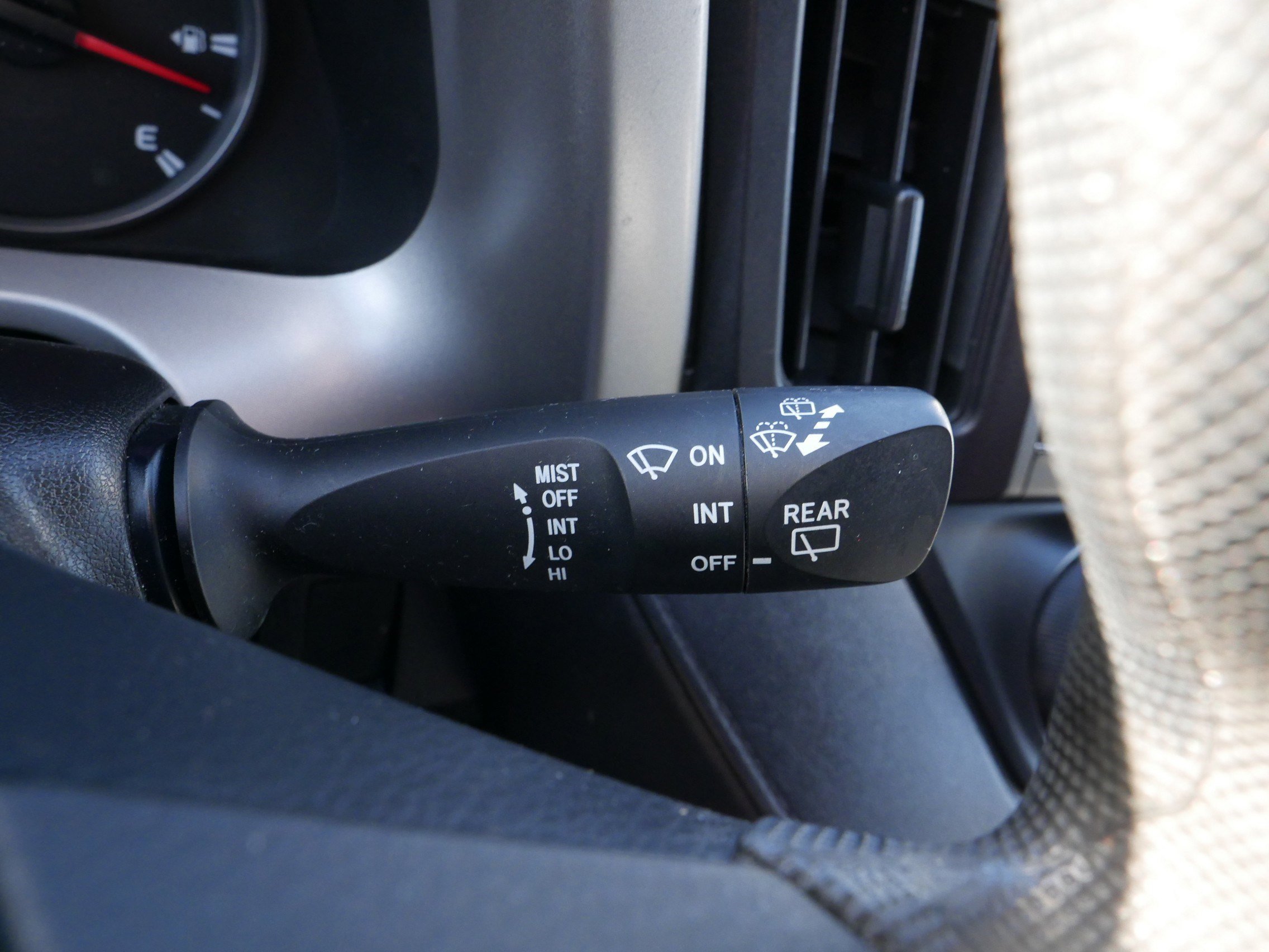 2016 Toyota RAV4 LE photo 28