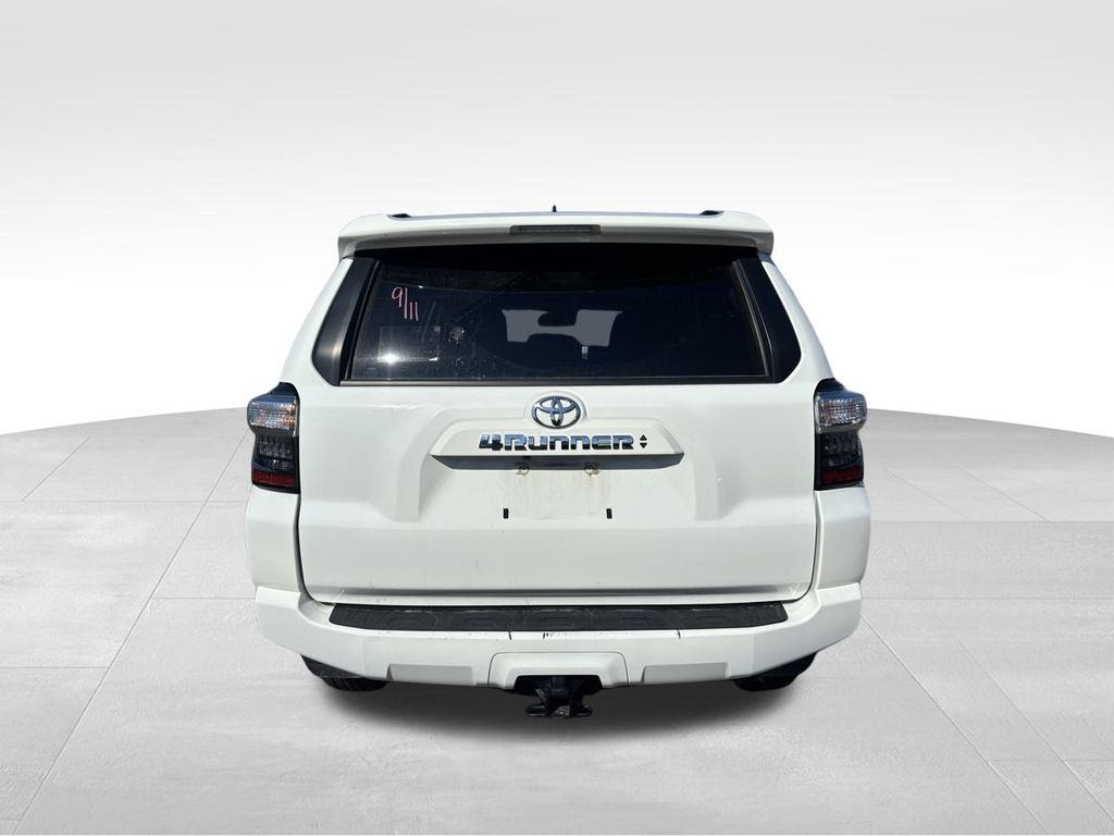 2024 Toyota 4Runner SR5 photo 4