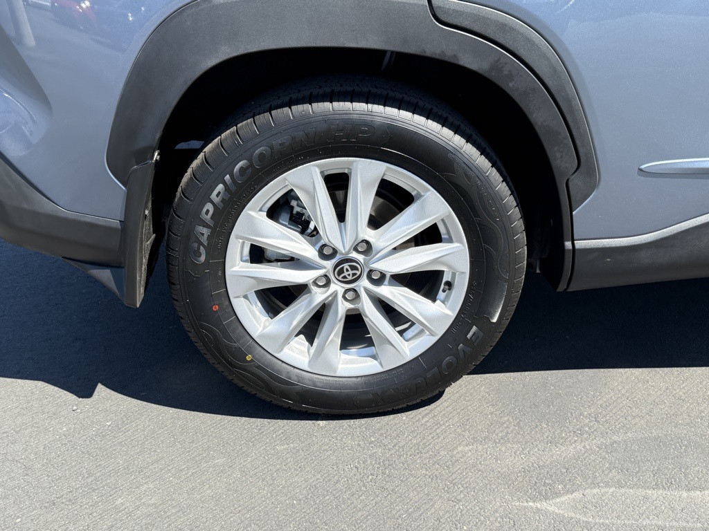 2023 Toyota Corolla Cross LE photo 10