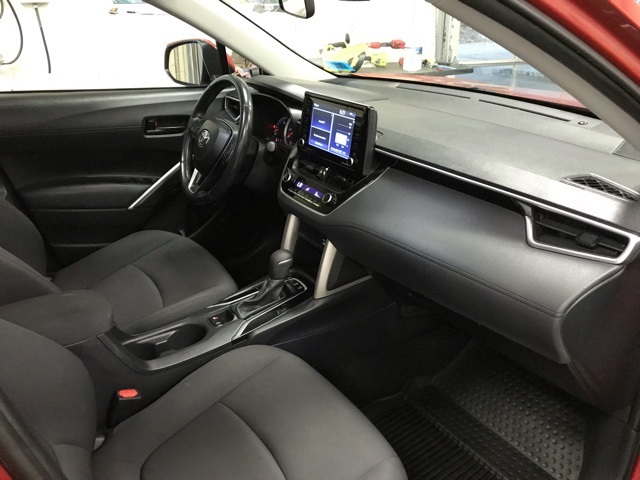 2022 Toyota Corolla Cross LE photo 13