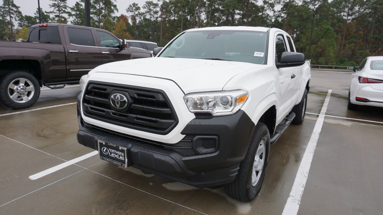 2019 Toyota Tacoma SR's photo
