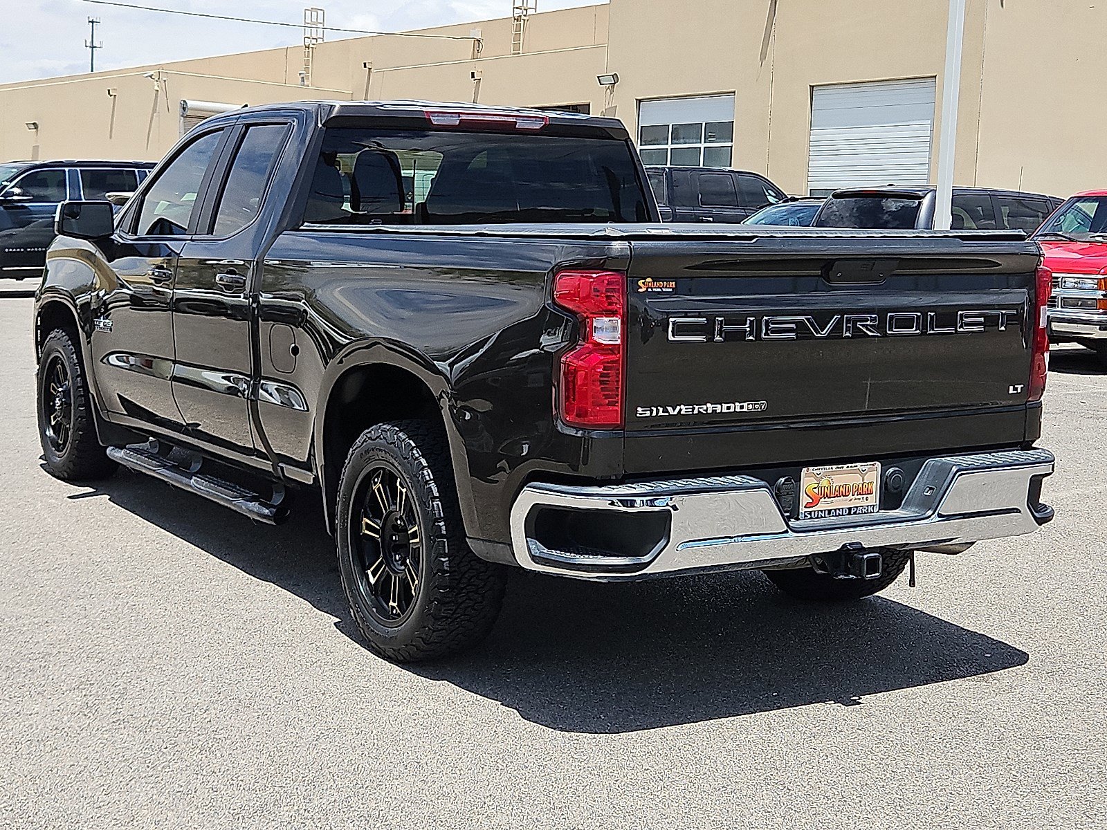 2021 Chevrolet Silverado 1500 LT photo 3