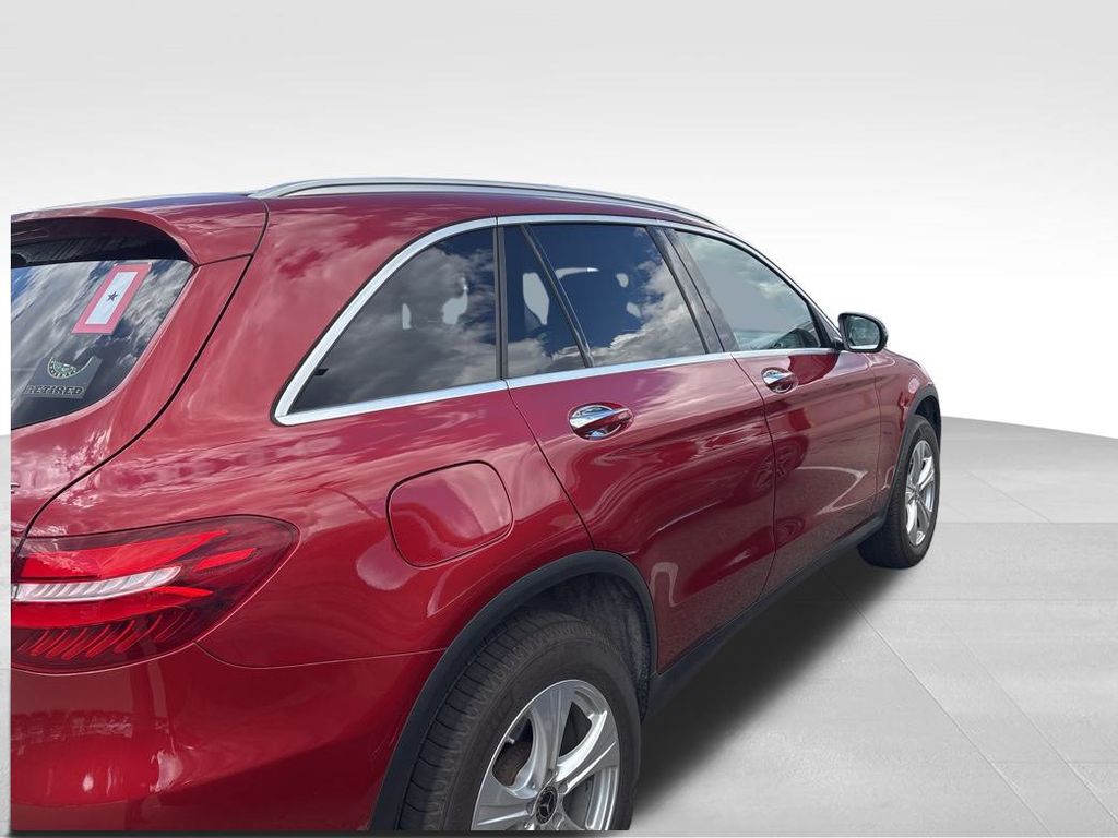 2018 Mercedes Benz GLC 300 4MATIC photo 16