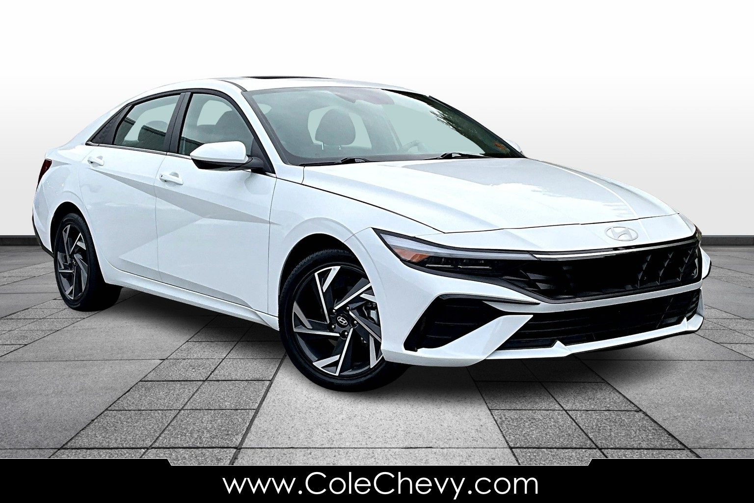 2025 Hyundai Elantra SEL's photo