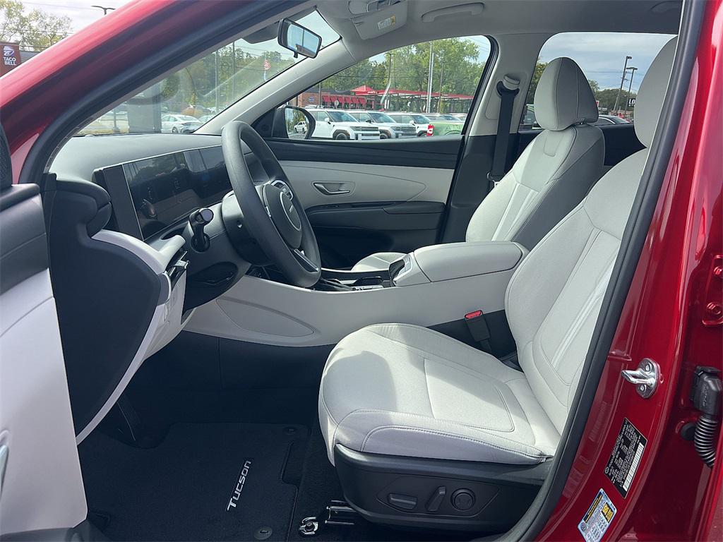 2025 Hyundai Tucson SEL photo 3