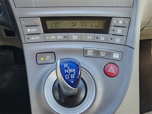 2015 Toyota Prius Four photo 16