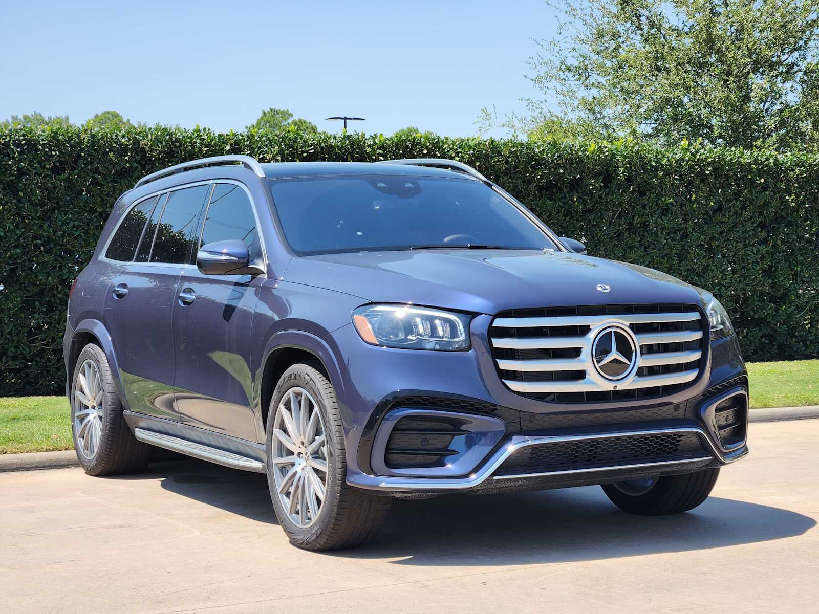 2026 Mercedes Benz GLS 450 4MATIC photo 2