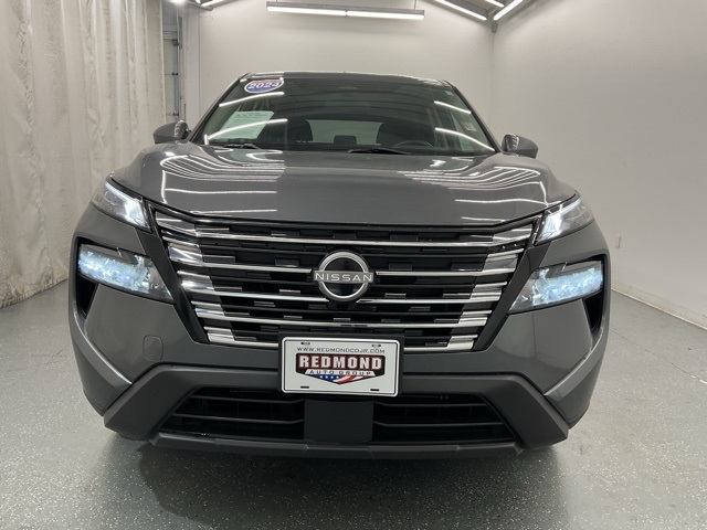 2024 Nissan Rogue SV photo 2