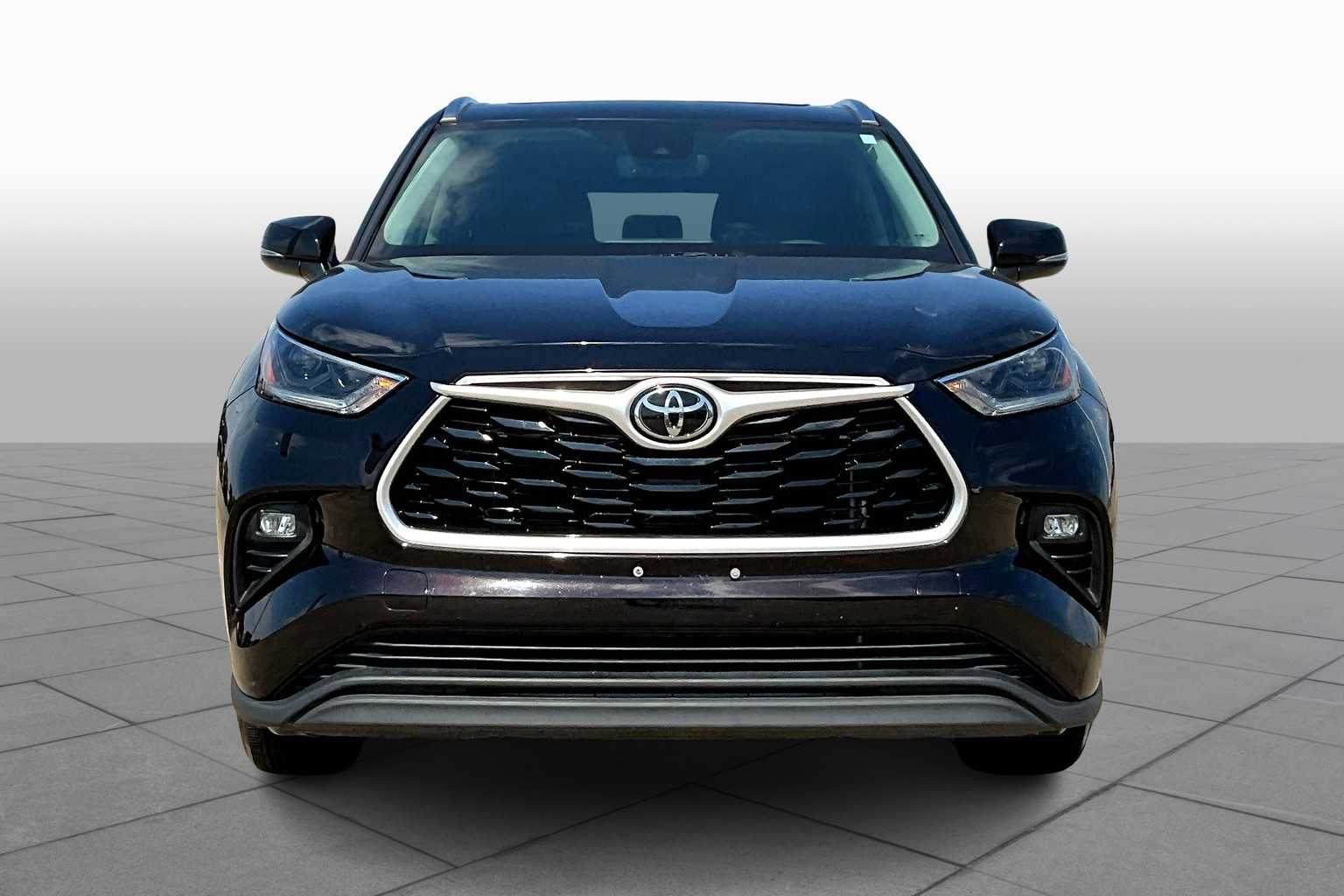 2021 Toyota Highlander XLE photo 3