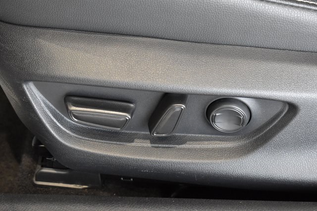 2025 Toyota Camry SE photo 15