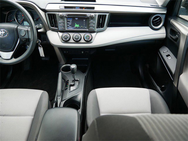 2014 Toyota RAV4 LE photo 11