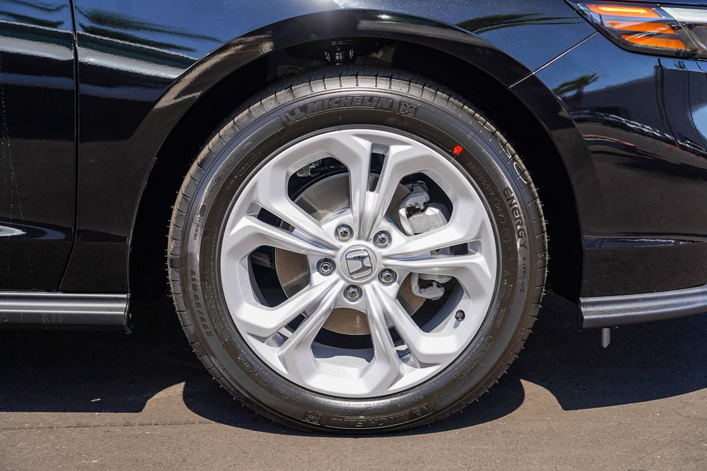 2025 Honda Accord LX photo 6