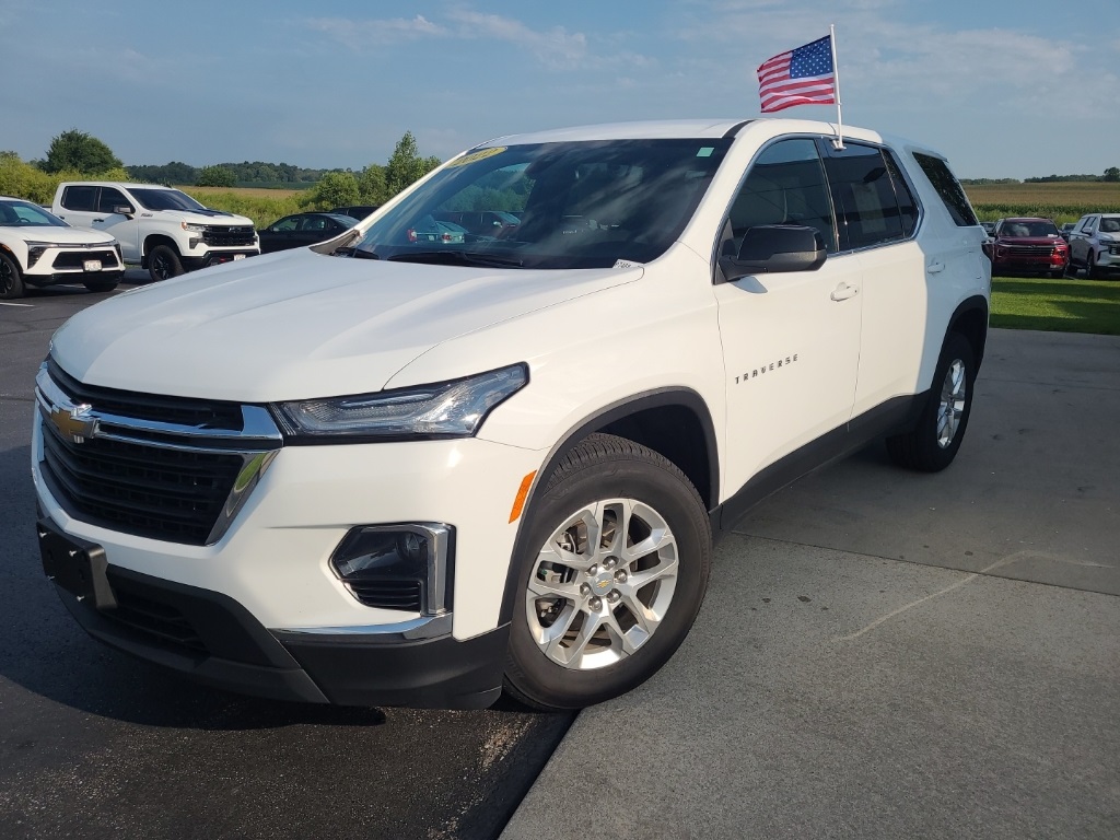 2022 Chevrolet Traverse LS photo 3