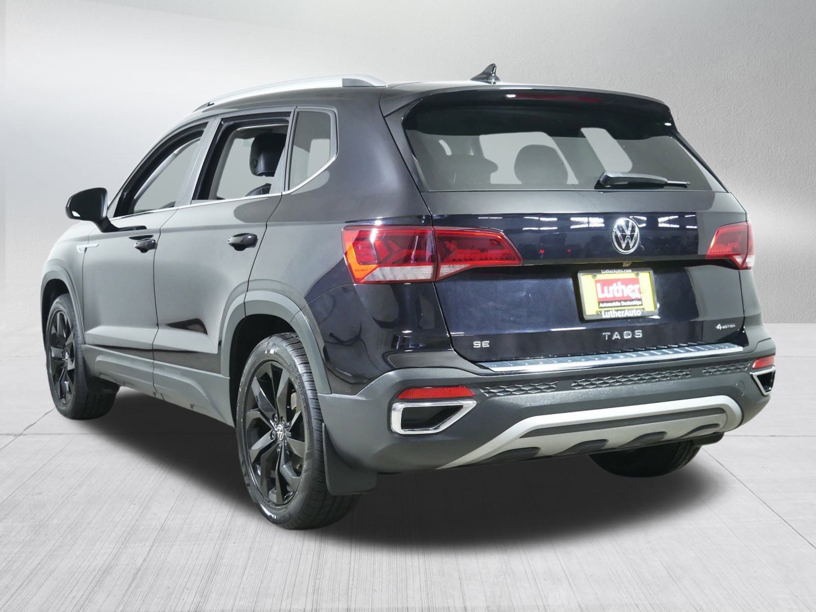 2022 Volkswagen Taos SE photo 3