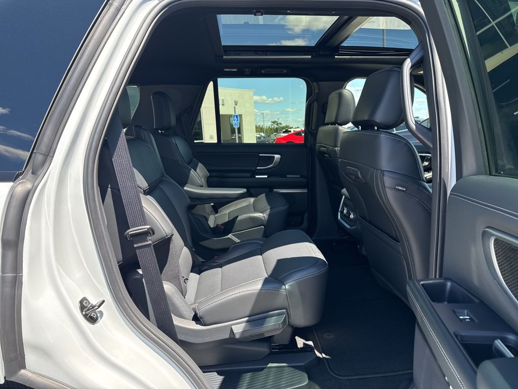 2025 Ford Expedition Platinum photo 17