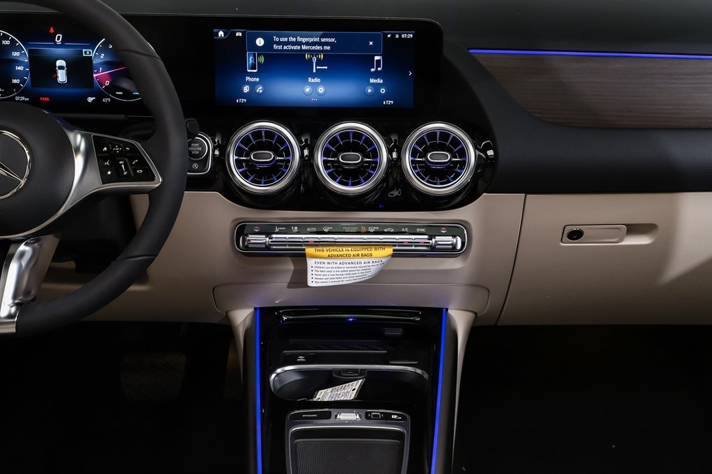 2025 Mercedes Benz GLA 250 photo 15