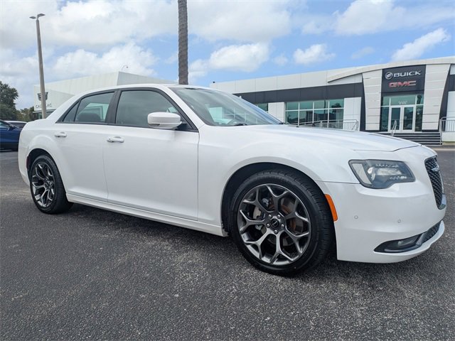 2015 Chrysler 300 photo 2