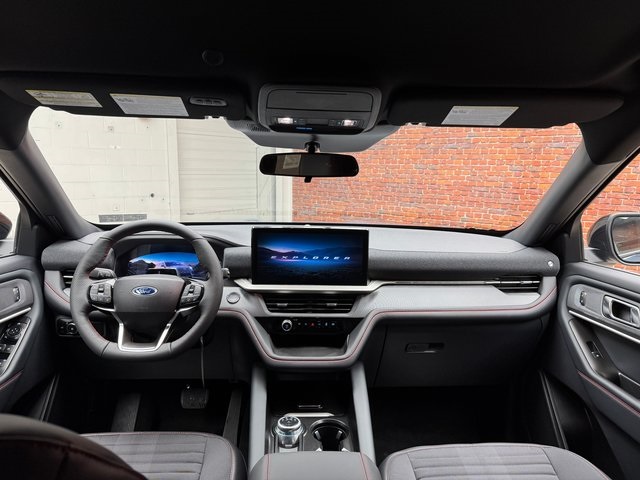 2025 Ford Explorer ST-Line photo 12
