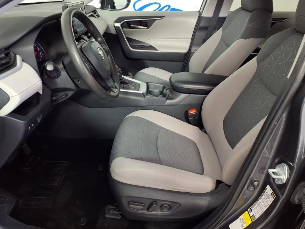 2021 Toyota RAV4 XLE photo 17