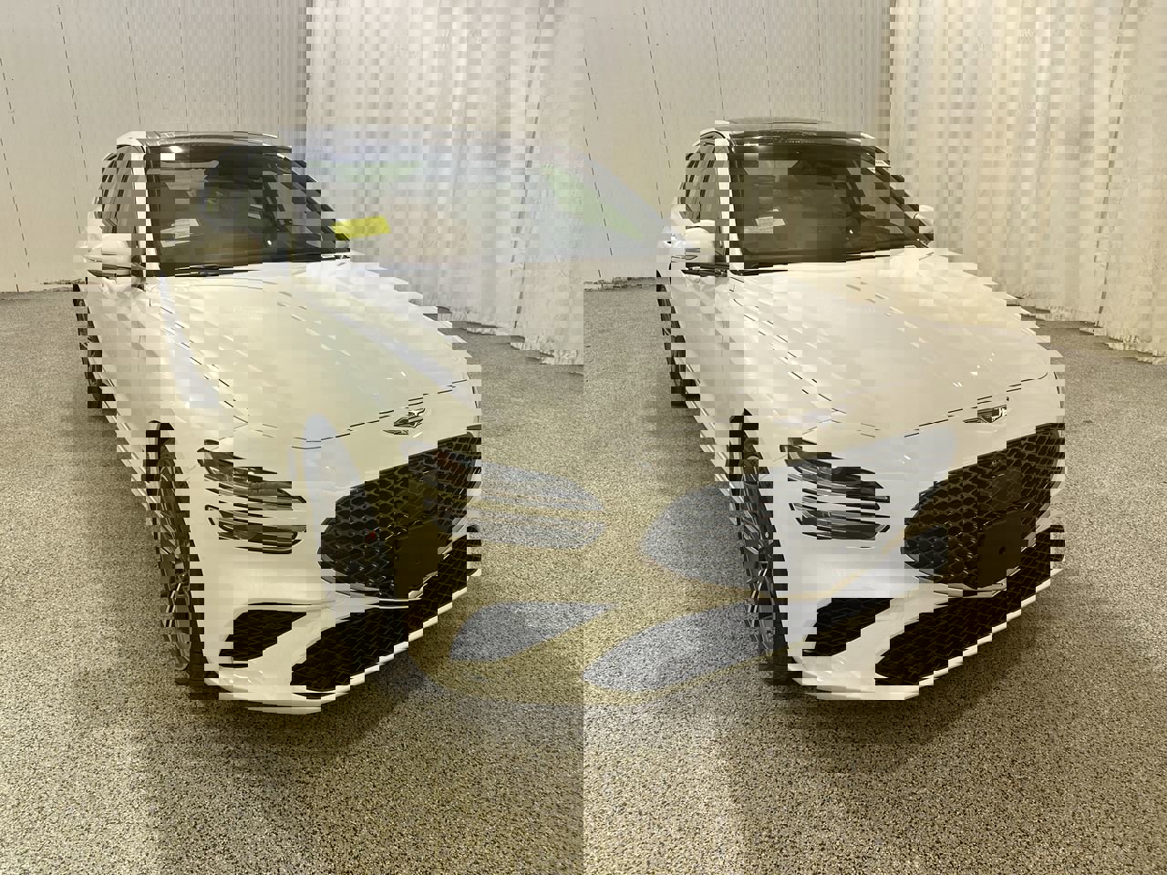 New 2025 Uyuni White Genesis 3.3T Sport Advanced image 1