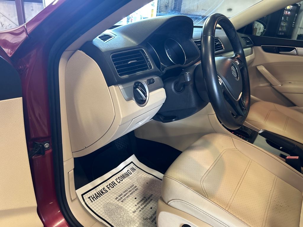 2019 Volkswagen Passat 2.0T Wolfsburg Edition photo 13