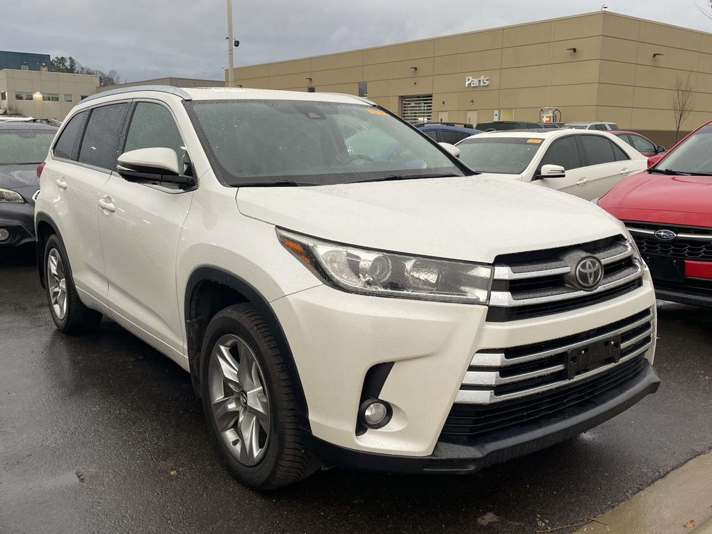 2017 Toyota Highlander Limited's photo