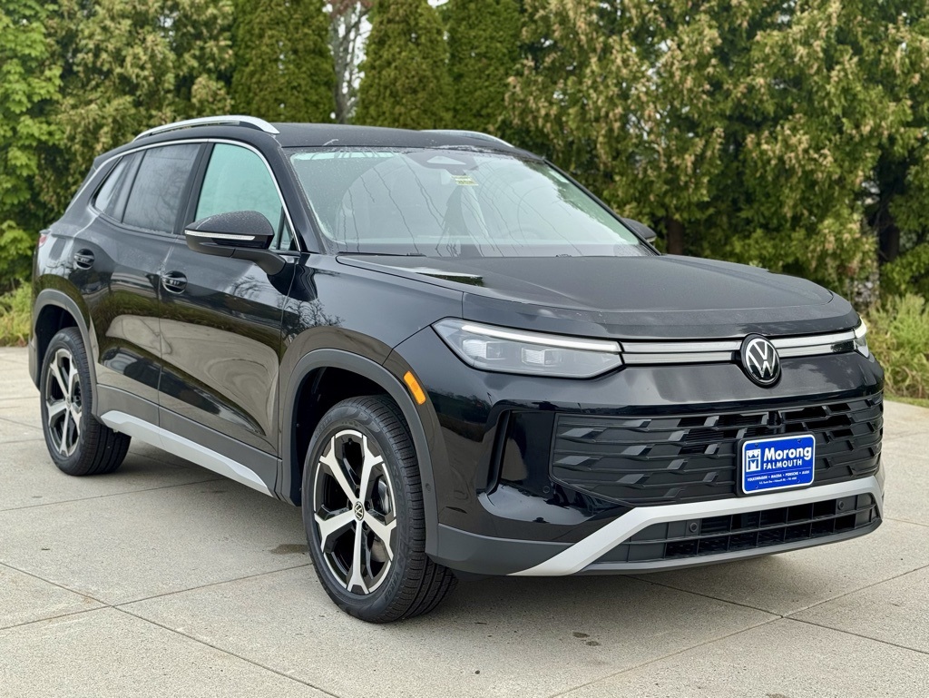 2025 Volkswagen Tiguan SE's photo