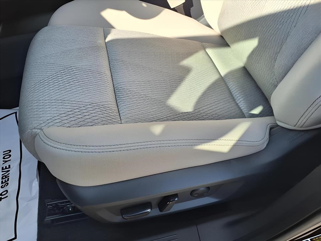 2025 Nissan Rogue SV photo 17