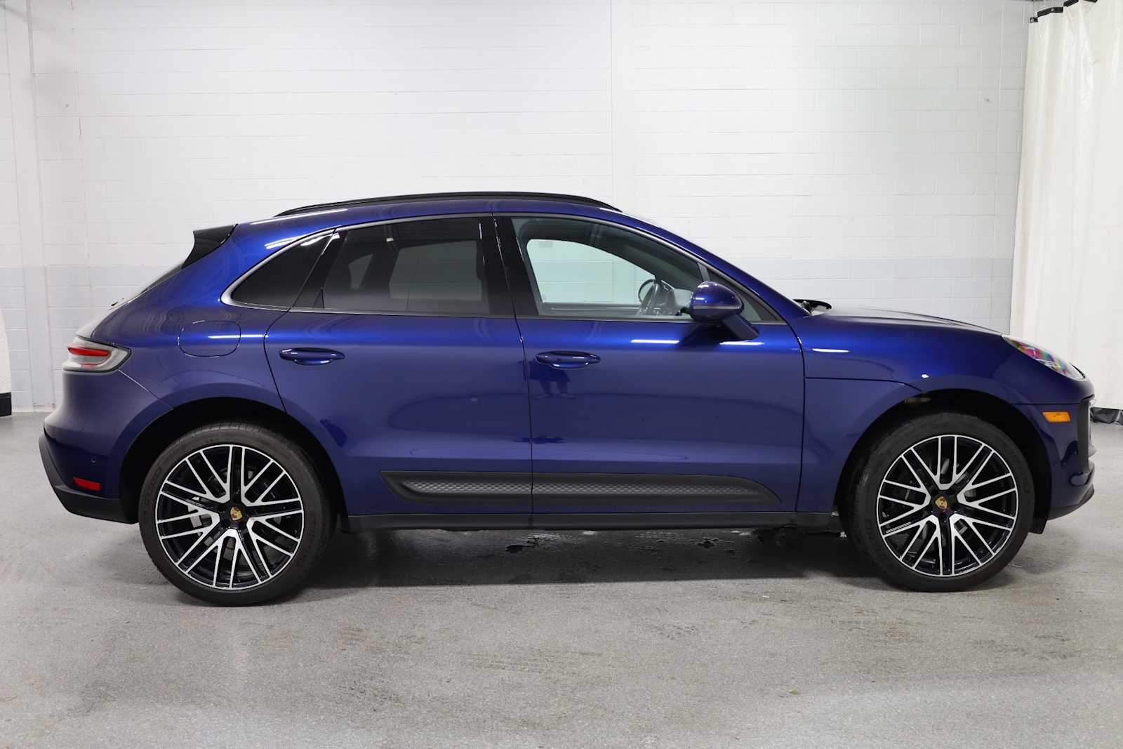 2024 Porsche Macan T photo 10