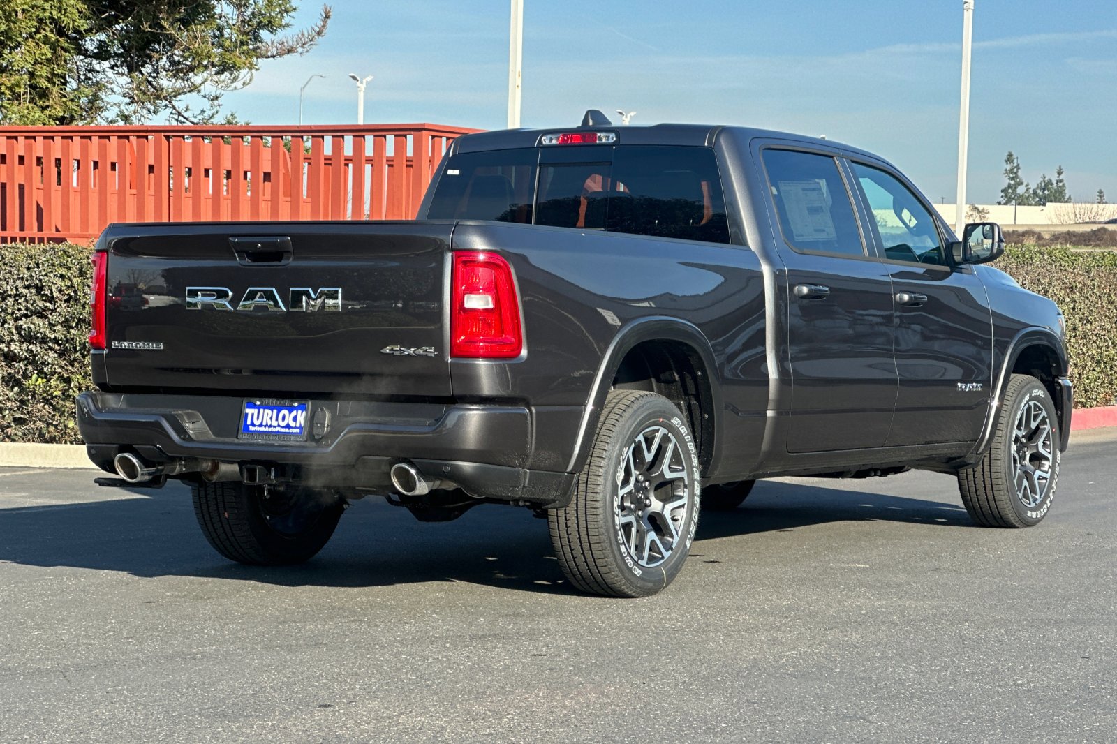 2025 Ram 1500 Laramie photo 4