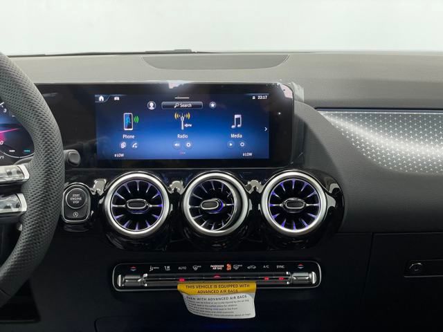 2025 Mercedes Benz GLA 250 photo 4