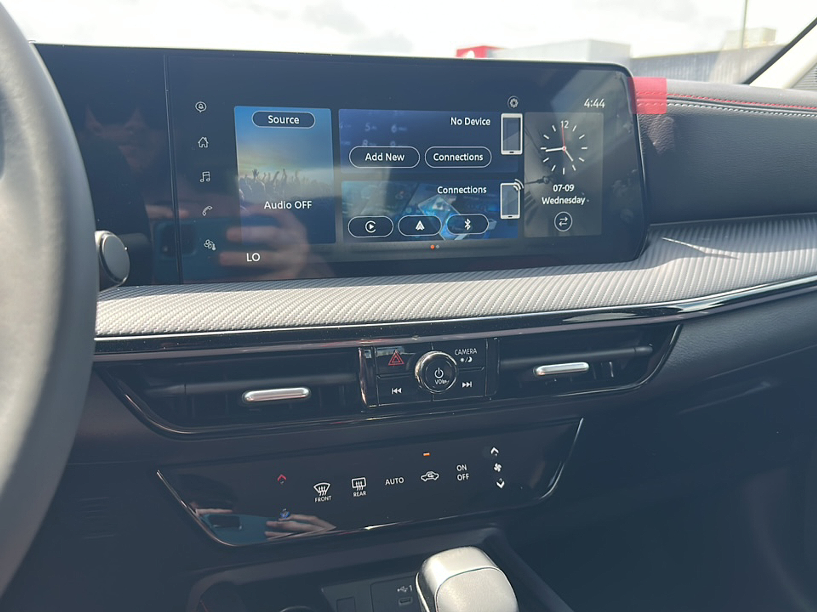 2025 Nissan Kicks SR photo 4
