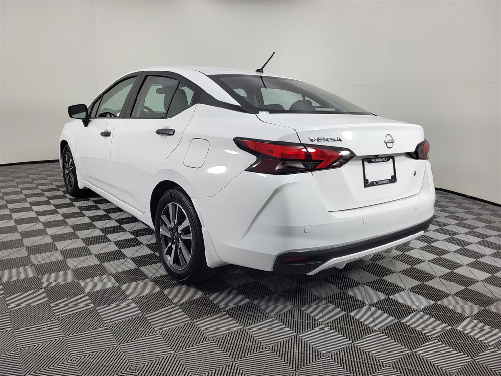 2024 Nissan Versa 1.6 S photo 3