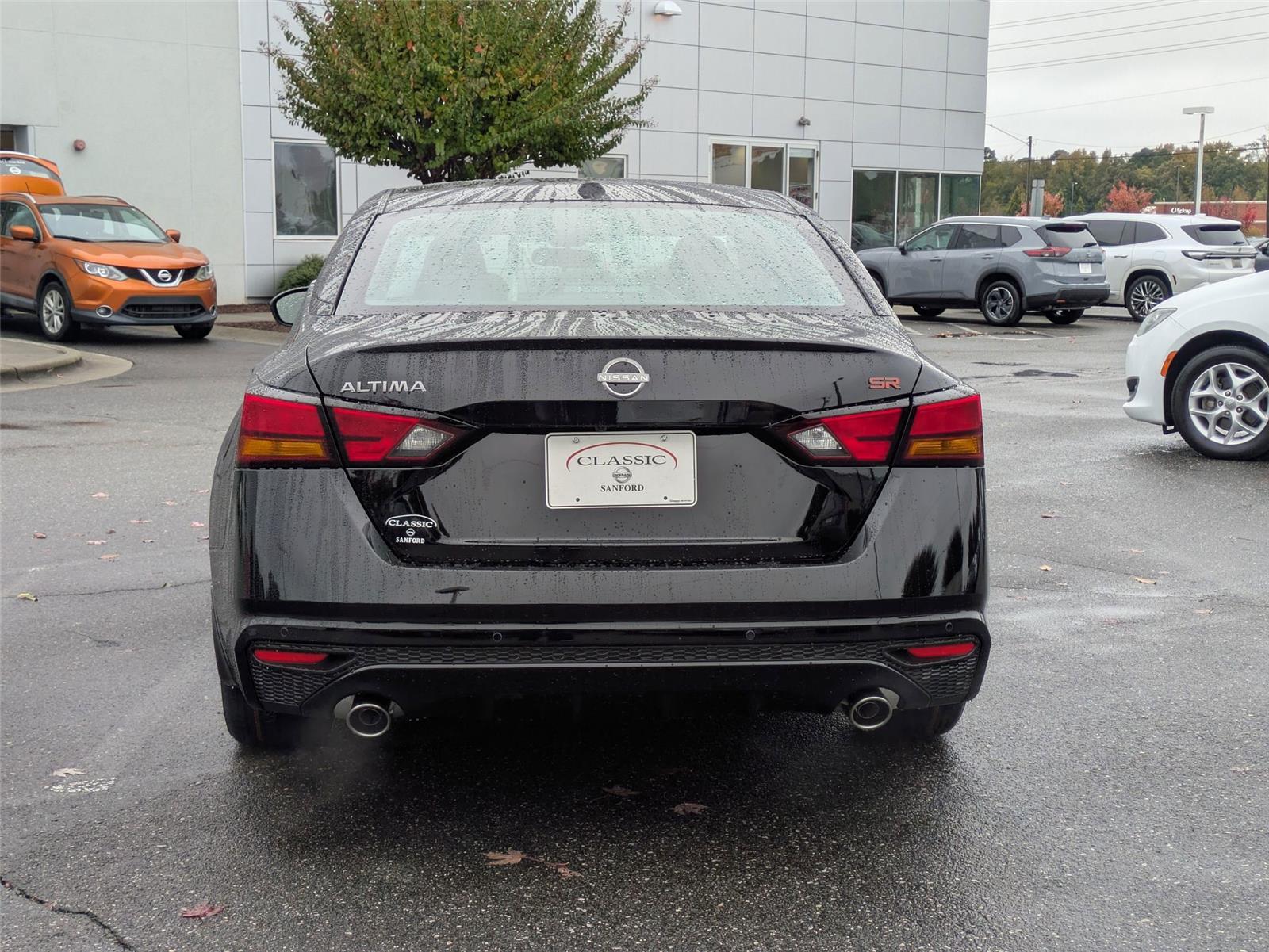 2025 Nissan Altima SR photo 4
