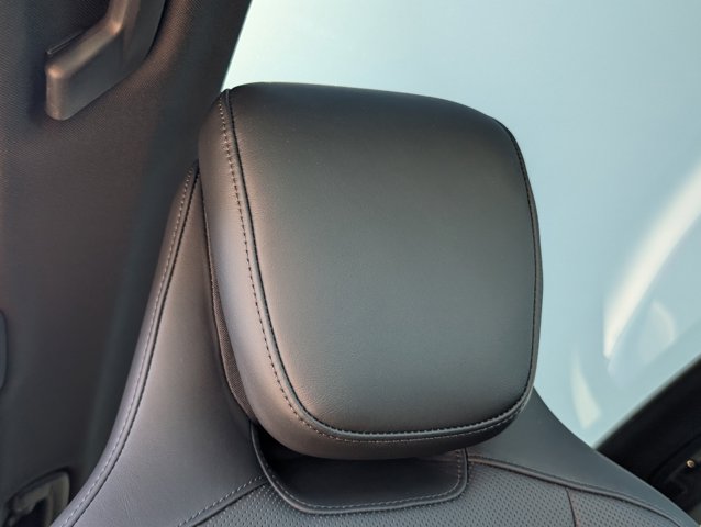 2023 Porsche Taycan photo 18