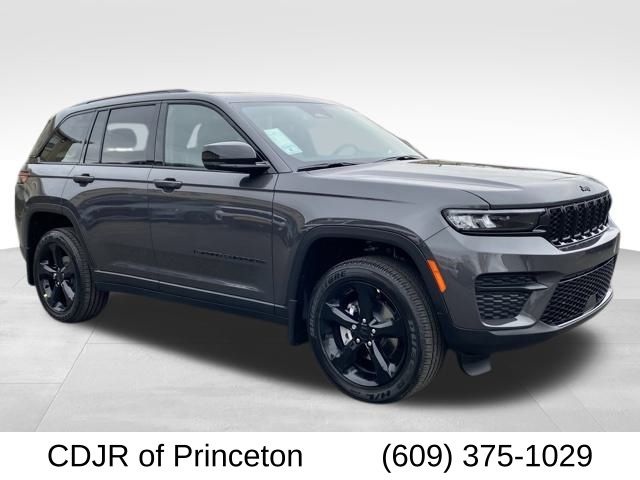 2025 Jeep Grand Cherokee Altitude's photo