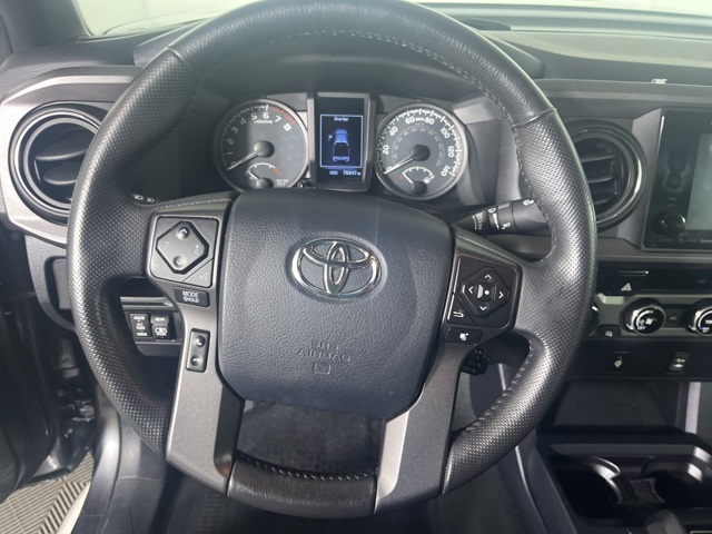 2017 Toyota Tacoma TRD Sport photo 18